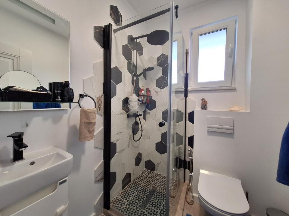 Apartament cu 3 camere, 65,6 mp, 2 parcari, 2 bai, zona Fagului