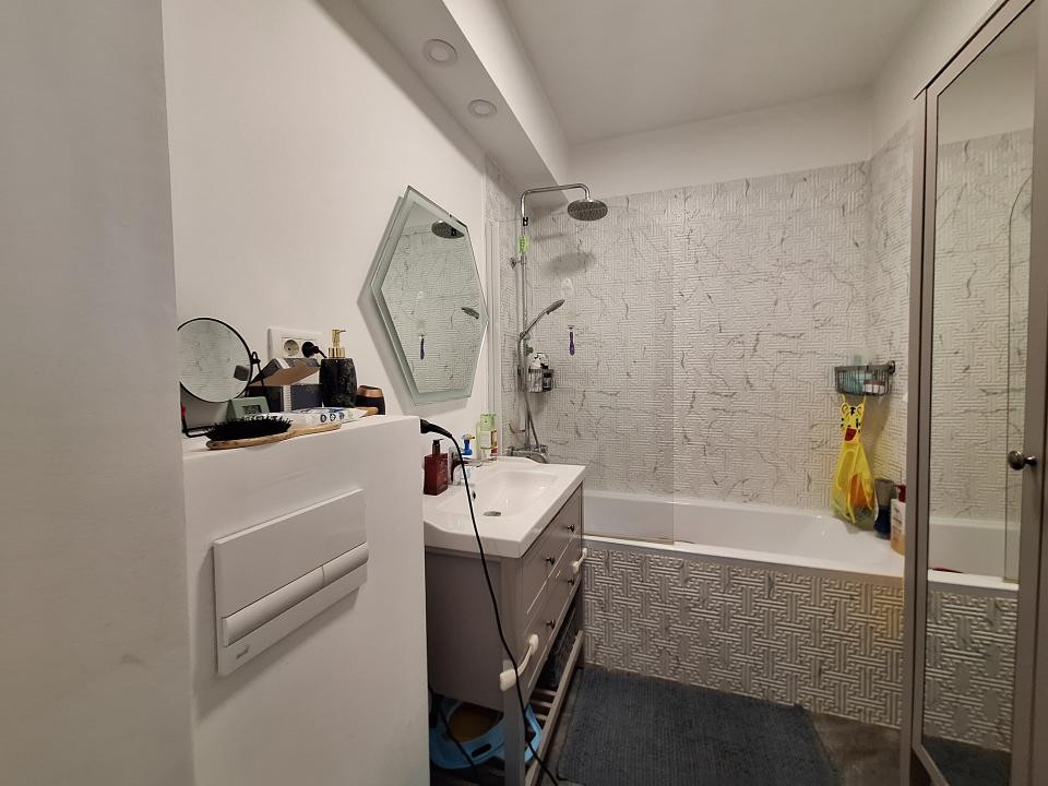Apartament cu 3 camere, 65,6 mp, 2 parcari, 2 bai, zona Fagului