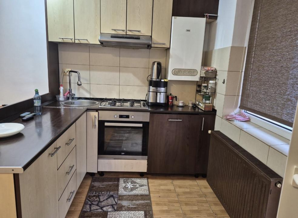 Apartament cu 3 camere , etaj intermediar, parcare inclusa 