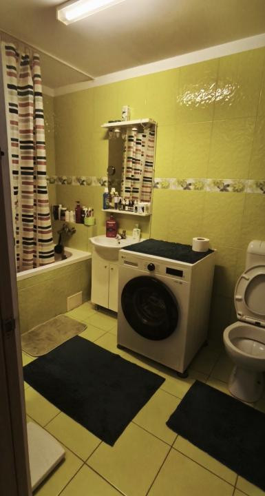 Apartament cu 3 camere , etaj intermediar, parcare inclusa 