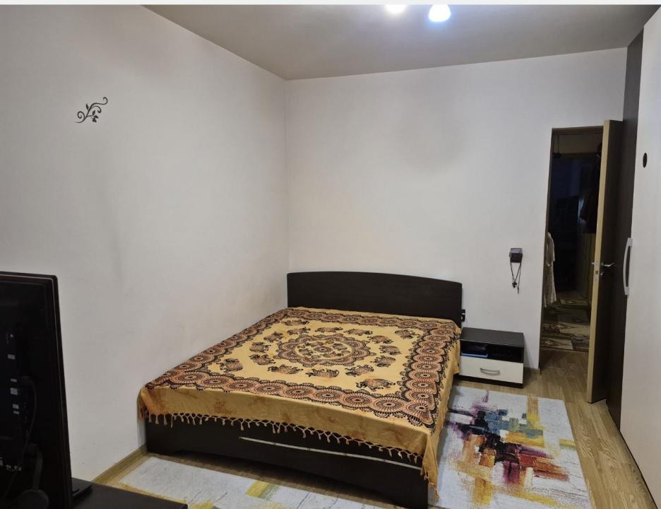 Apartament cu 3 camere , etaj intermediar, parcare inclusa 