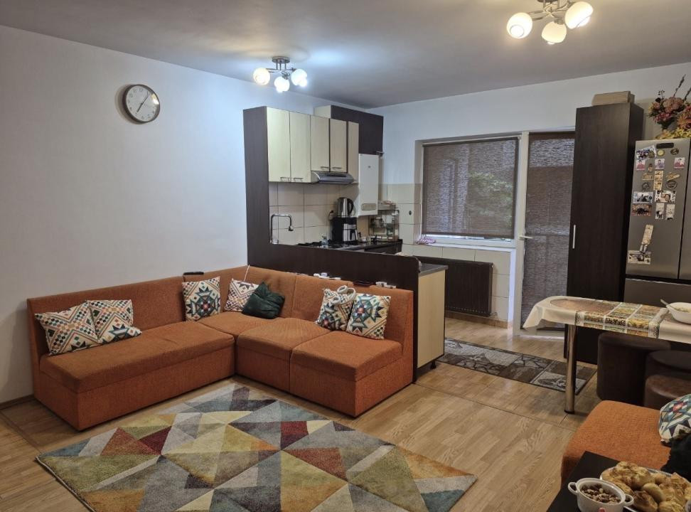 Apartament cu 3 camere , etaj intermediar, parcare inclusa 