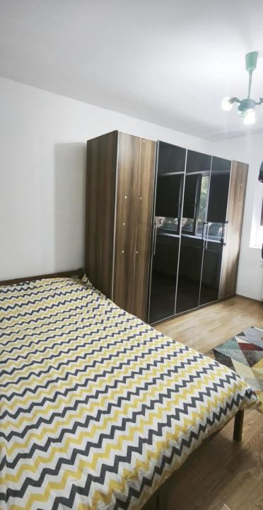 Apartament cu 3 camere , etaj intermediar, parcare inclusa 
