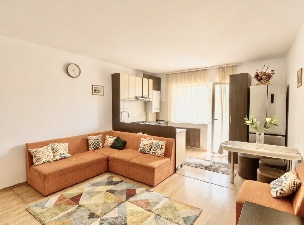 Apartament cu 3 camere,etajul 1, parcare inclusa, strada Eroilor 