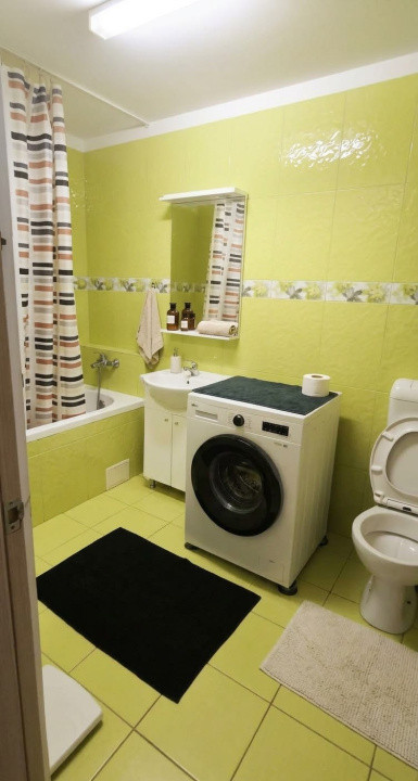 Apartament cu 3 camere,etajul 1, parcare inclusa, strada Eroilor 