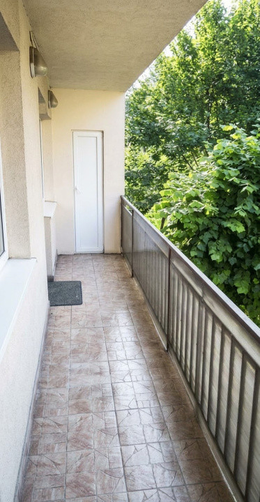 Apartament cu 3 camere,etajul 1, parcare inclusa, strada Eroilor 