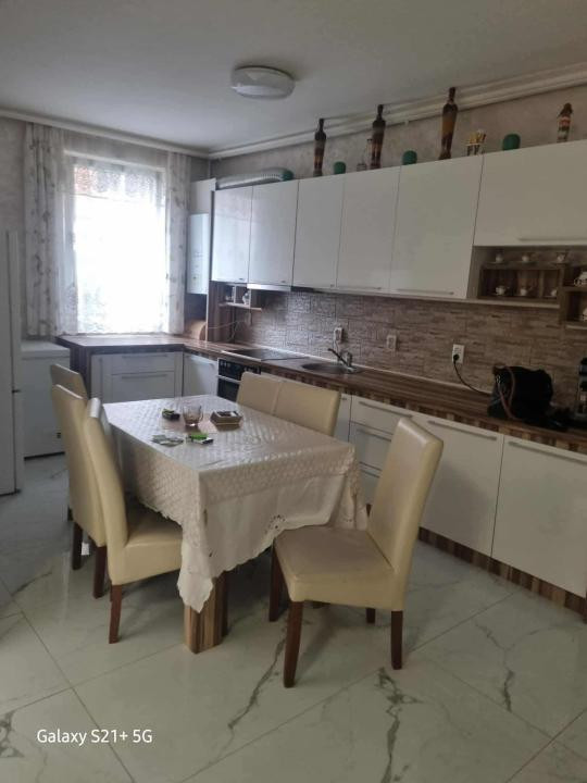 Apartamnet cu 3 camere,gradinaa si parcare cu CF,zona Eroilor-Floresti