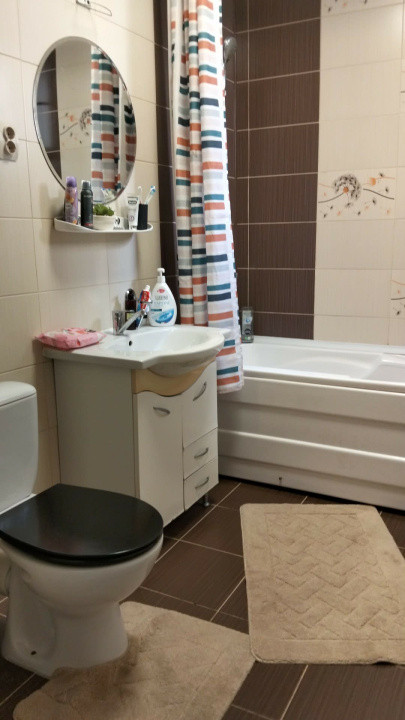 Apartamnet cu 3 camere,gradinaa si parcare cu CF,zona Eroilor-Floresti