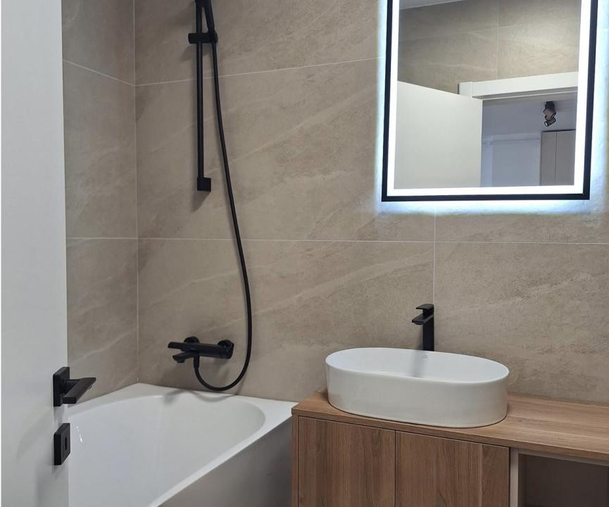 Apartament de 2 camere,45 mp, Ultramodern,Mobilat/Utilat, Zona Eroilor