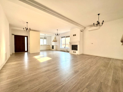 Apartament la casa, 4 camere, 120 mp, terasa 20 mp, garaj 60 mp, curte 80 mp