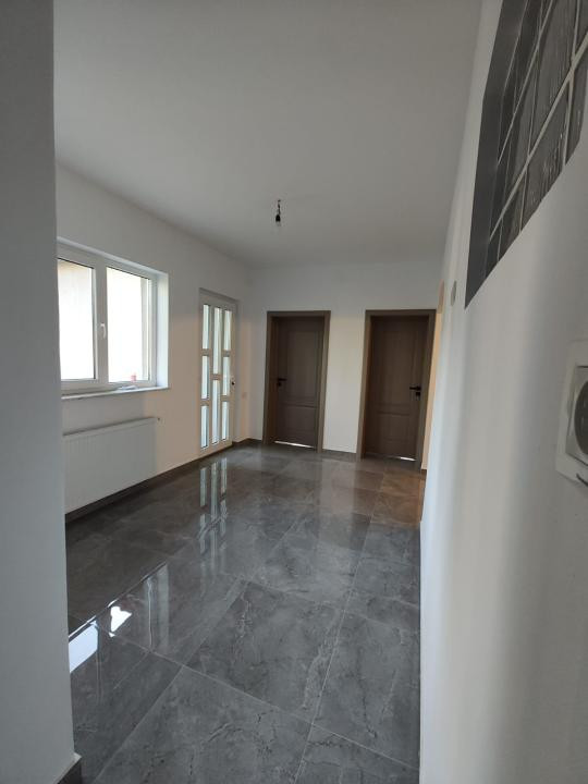 Casă 5 camere, 118 mp, curte, garaj, panouri fotovoltaice, Parcul Armătura