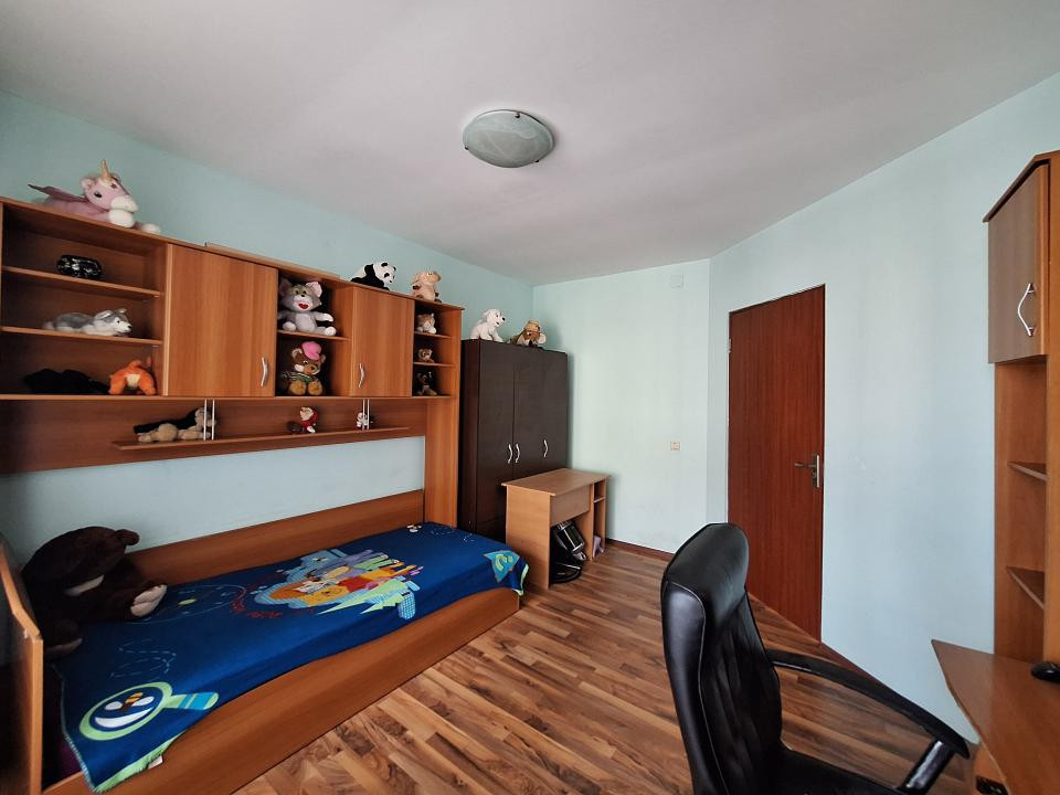 Apartament decomandat, etajul 1, zona KIK