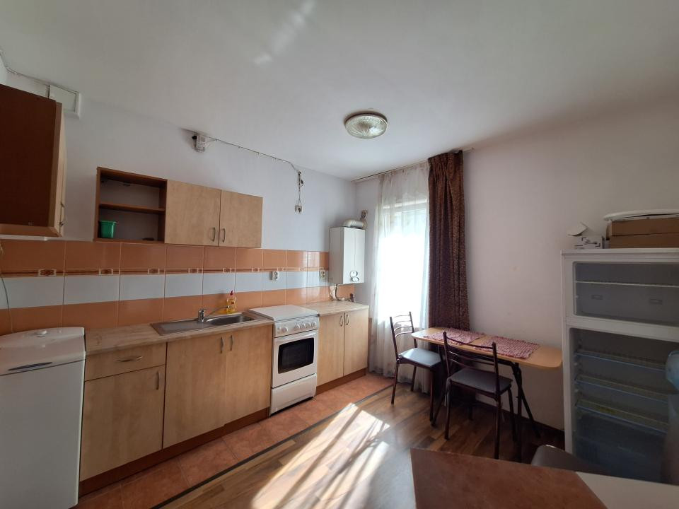 Apartament decomandat, etajul 1, zona KIK