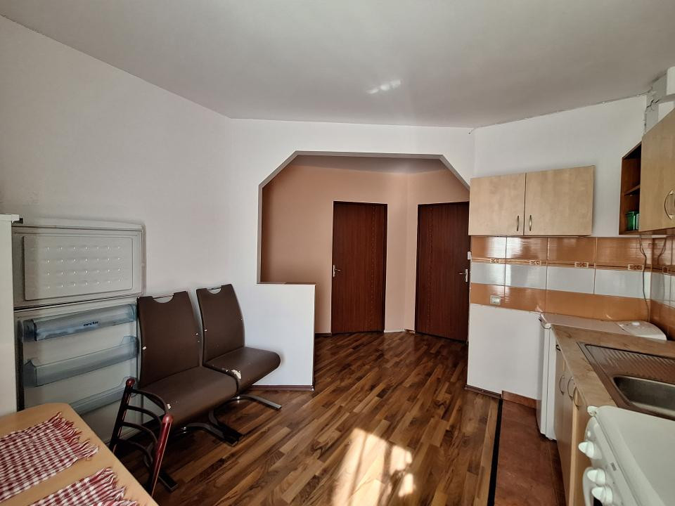 Apartament decomandat, etajul 1, zona KIK