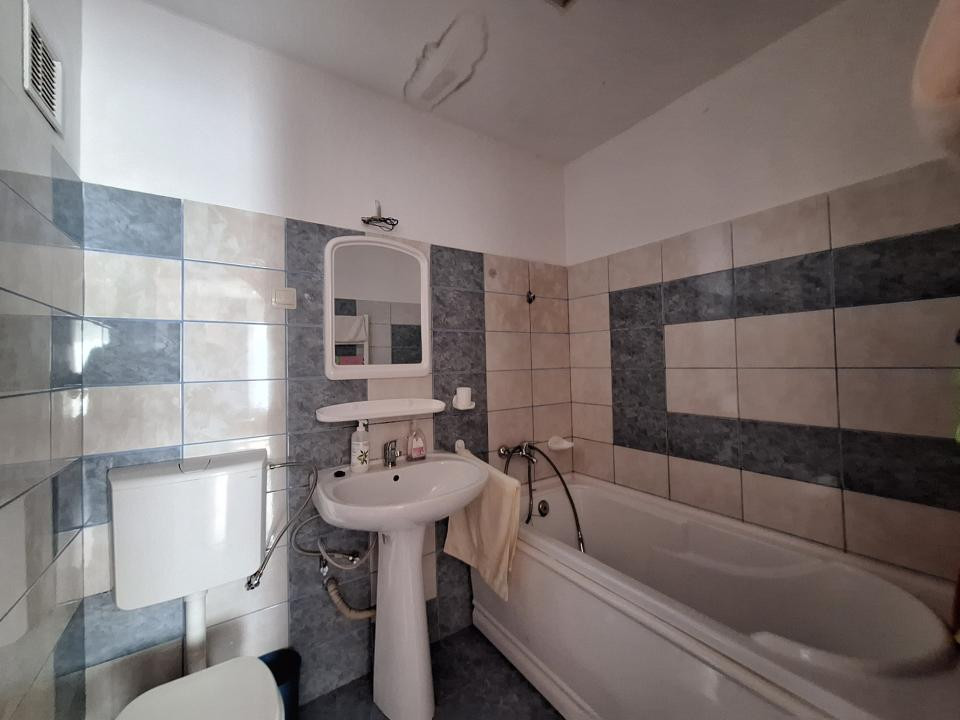 Apartament decomandat, etajul 1, zona KIK