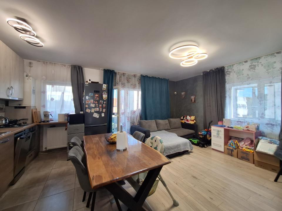 Apartament cu 3 camere, 60 mp, parcare, zona Terra