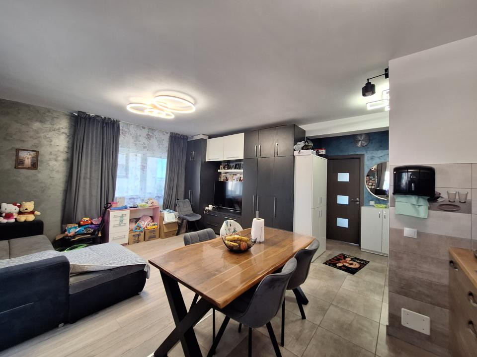 Apartament cu 3 camere, 60 mp, parcare, zona Terra