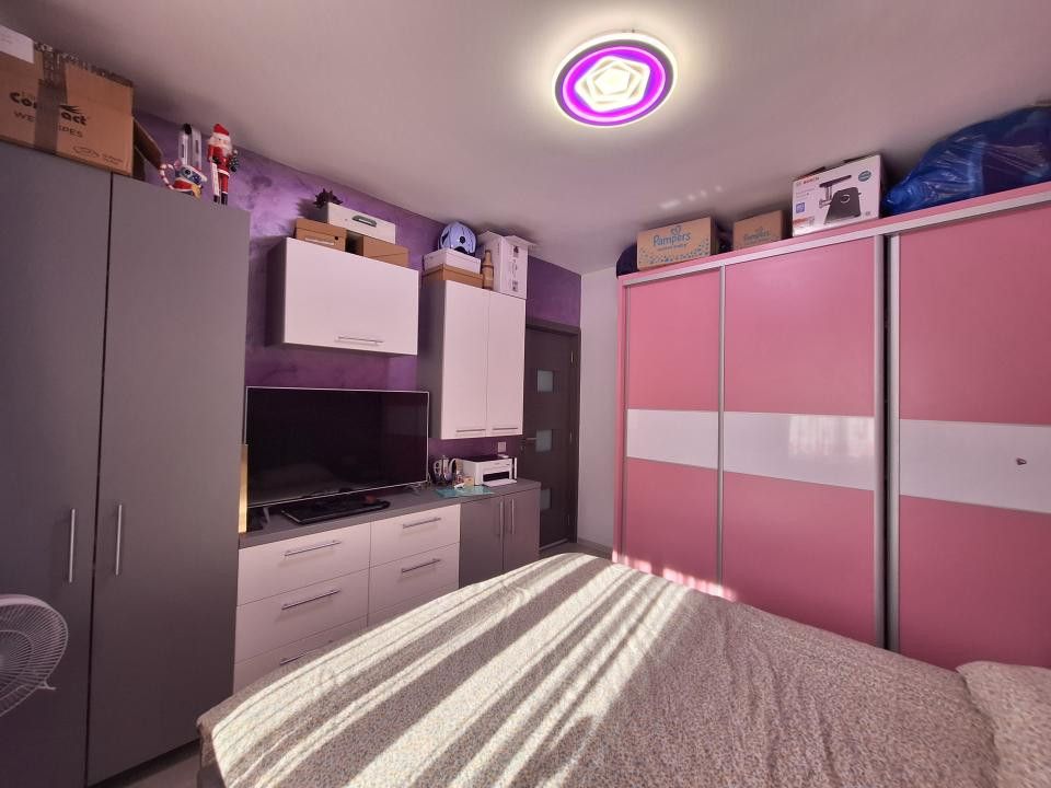 Apartament cu 3 camere, 60 mp, parcare, zona Terra