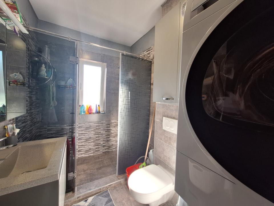 Apartament cu 3 camere, 60 mp, parcare, zona Terra