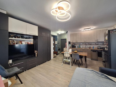 Apartament cu 3 camere, 60 mp, parcare, zona Terra