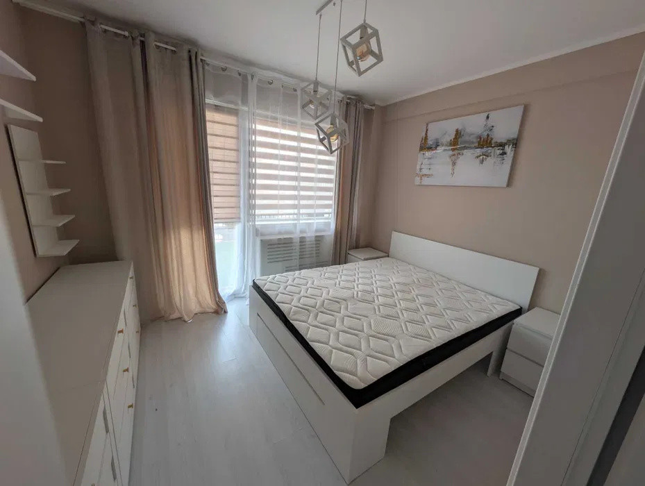 Apartament cu 2 camere, parcare, terasa de 30 mp, strada Teilor