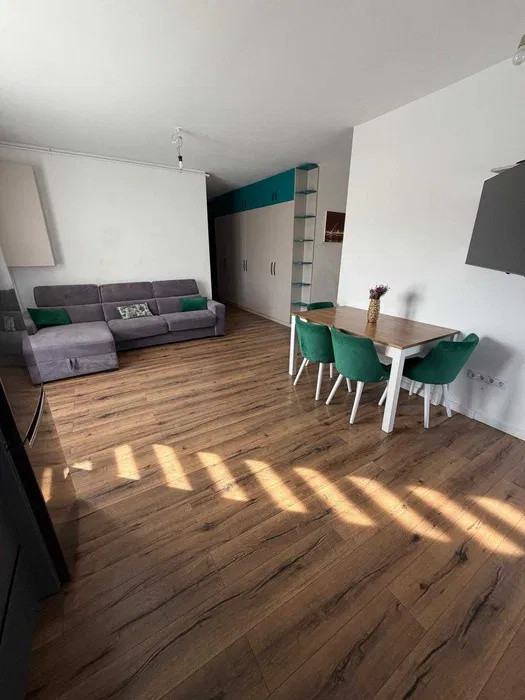 Apartament modern cu 3 camere, terasa de 36 mp, zona Eroilor