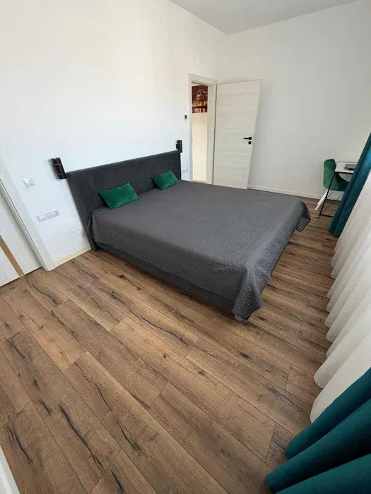 Apartament modern cu 3 camere, terasa de 36 mp, zona Eroilor