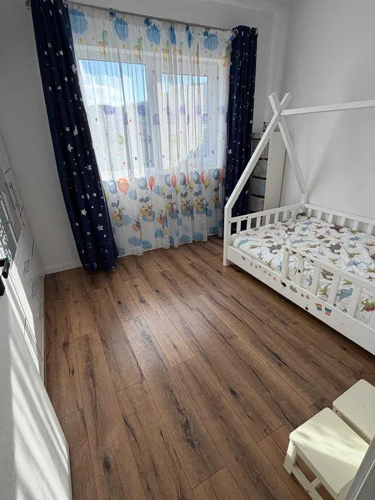 Apartament modern cu 3 camere, terasa de 36 mp, zona Eroilor