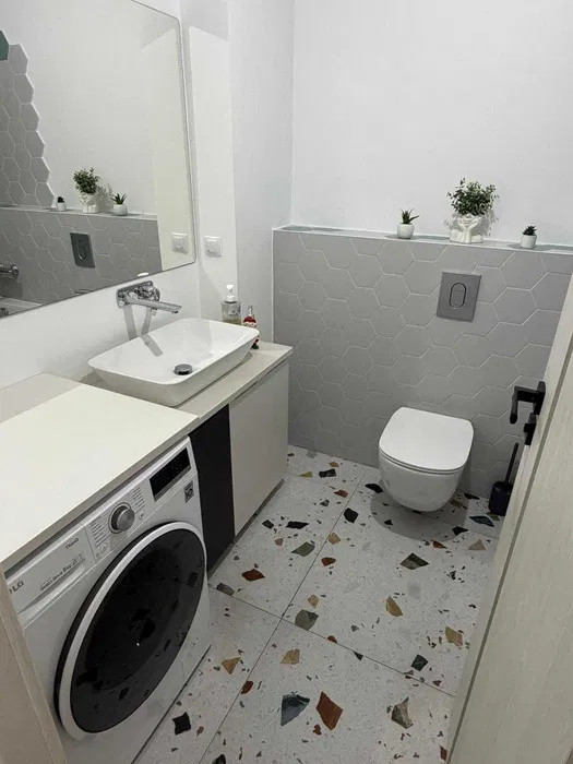 Apartament modern cu 3 camere, terasa de 36 mp, zona Eroilor