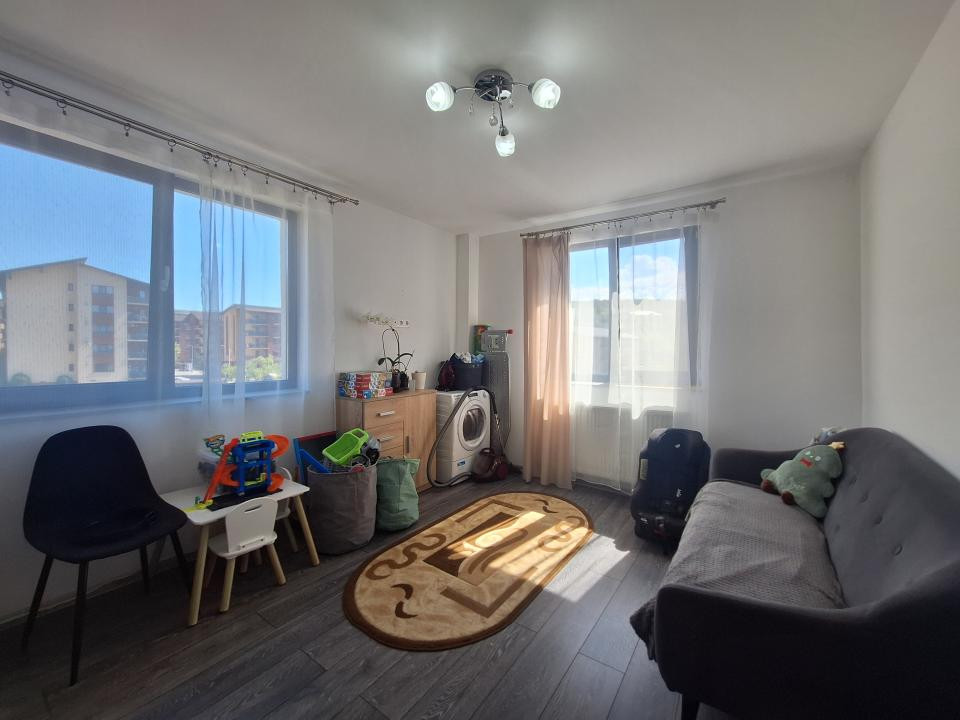 Apartament cu 3 camere la cheie, 2 balcoane, zona Stejarului