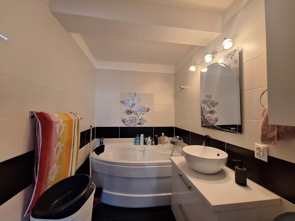 Apartament cu 3 camere la cheie, 2 balcoane, zona Stejarului