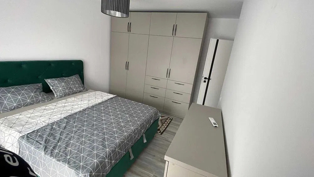 Apartament cu 3 camere, 2 parcari, boxa, balcon, zona Somesului