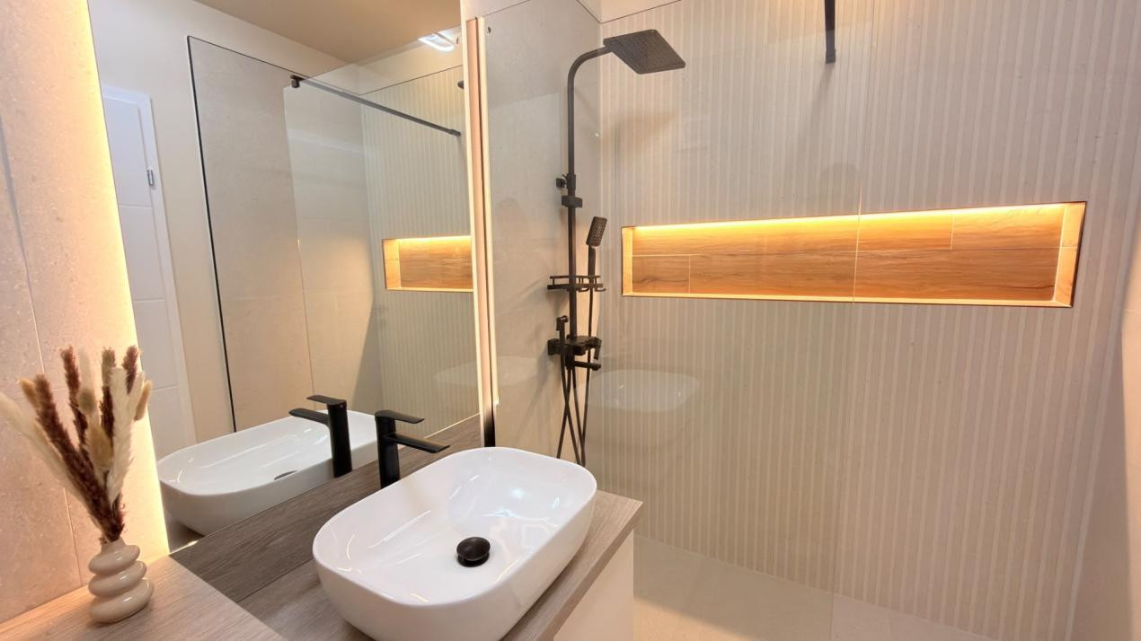 Apartament cu  3camere,etaj intermediar,parcare subterana,ultrafinisat