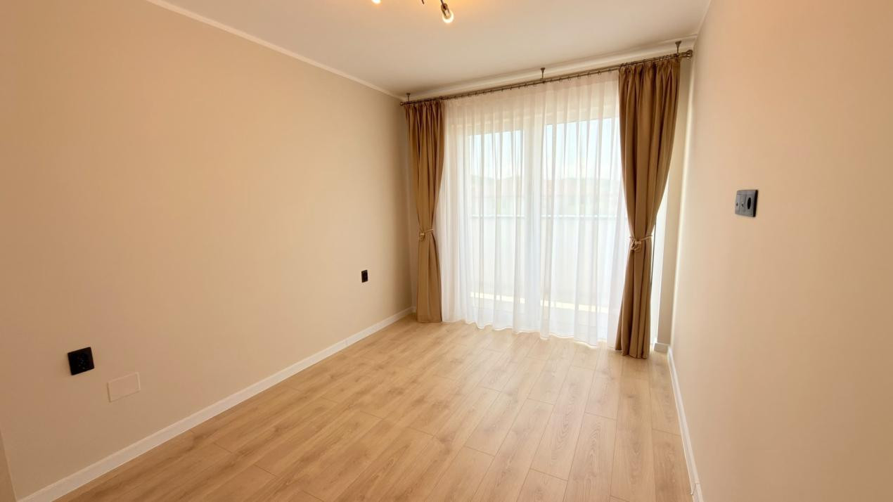 Apartament cu  3camere,etaj intermediar,parcare subterana,ultrafinisat