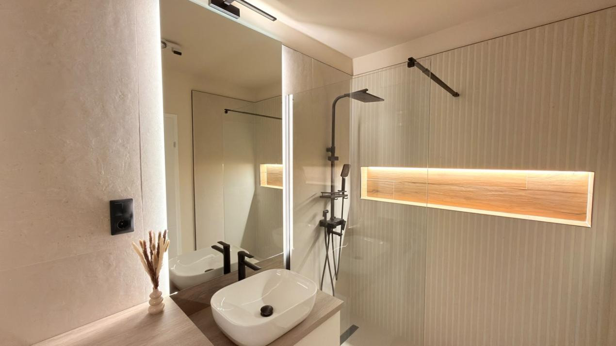 Apartament cu  3camere,etaj intermediar,parcare subterana,ultrafinisat
