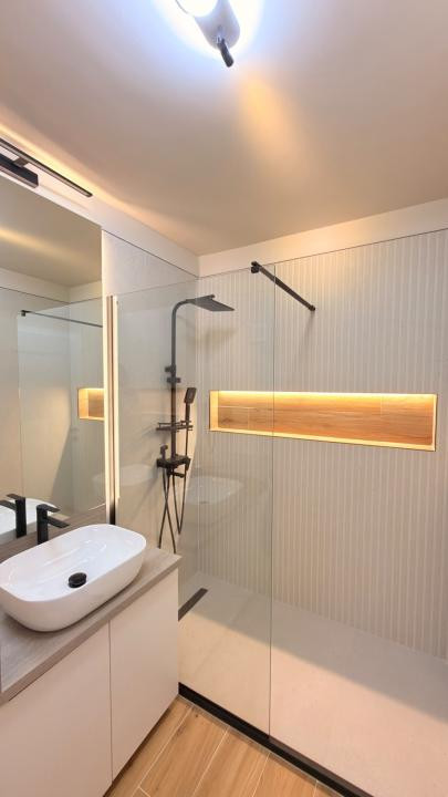 Apartament cu  3camere,etaj intermediar,parcare subterana,ultrafinisat