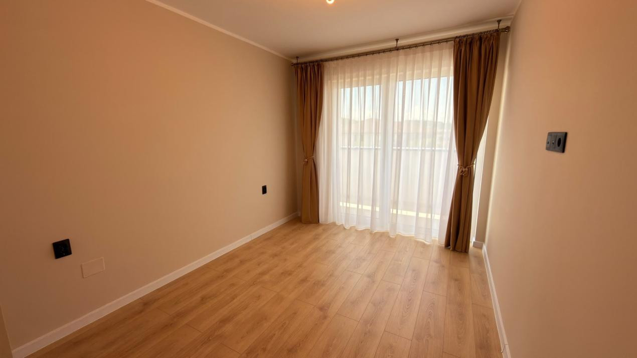 Apartament cu  3camere,etaj intermediar,parcare subterana,ultrafinisat