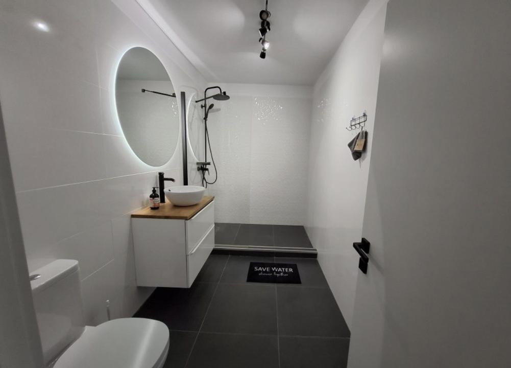 Apartament cu 2 camere , etaj intermediar 