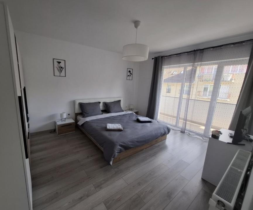 Apartament cu 2 camere , etaj intermediar 