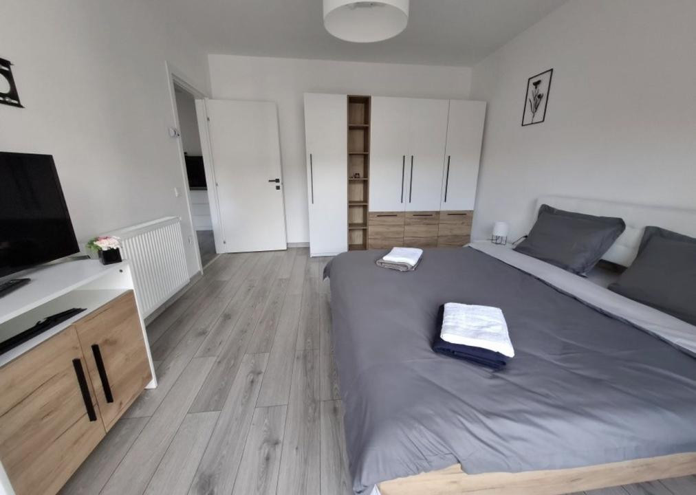 Apartament cu 2 camere , etaj intermediar 