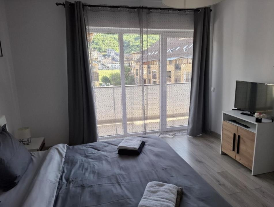 Apartament cu 2 camere , etaj intermediar 
