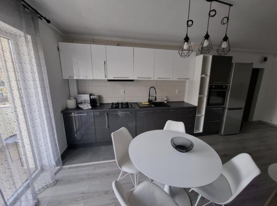 Apartament cu 2 camere , etaj intermediar 