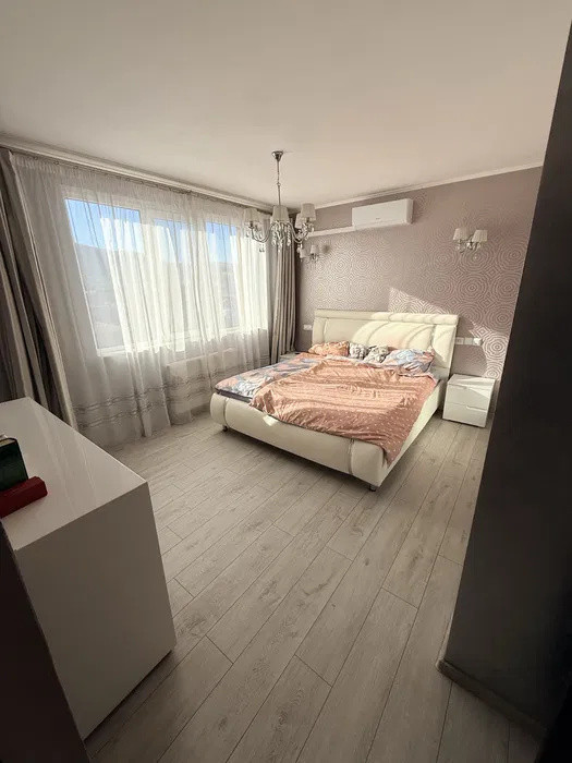 Apartament cu 3 camere, 77 mp, parcare, zona Cetatii
