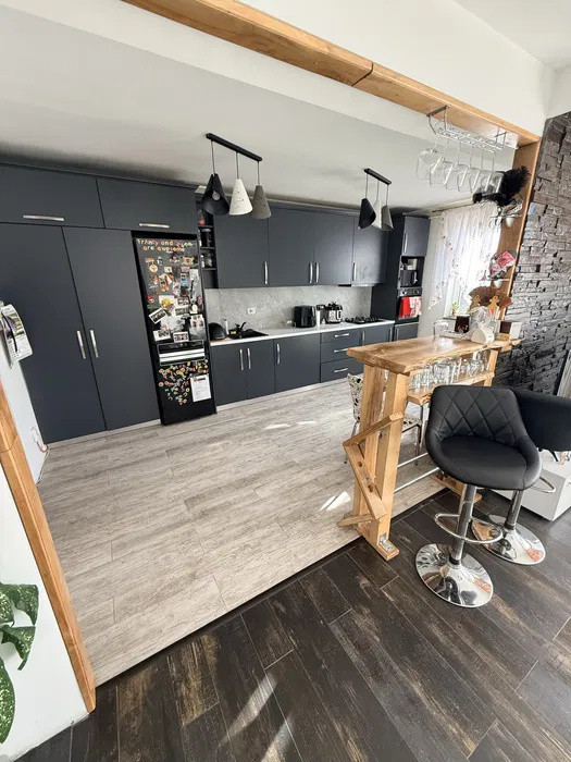 Apartament cu 3 camere, 77 mp, parcare, zona Cetatii
