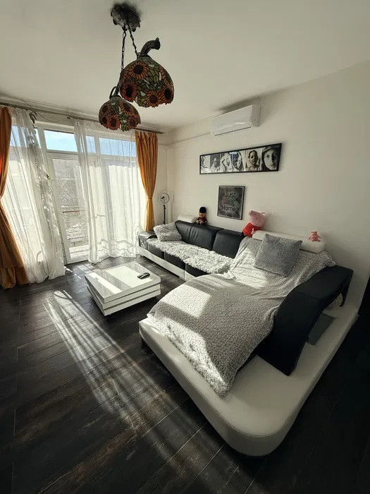 Apartament cu 3 camere, 77 mp, parcare, zona Cetatii