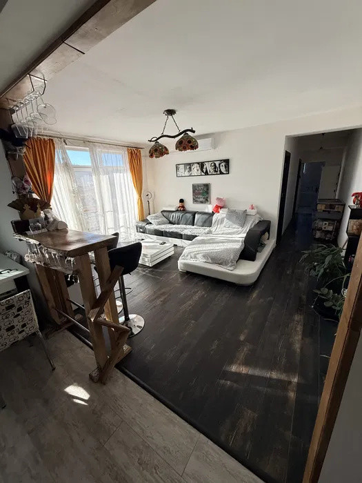 Apartament cu 3 camere, 77 mp, parcare, zona Cetatii