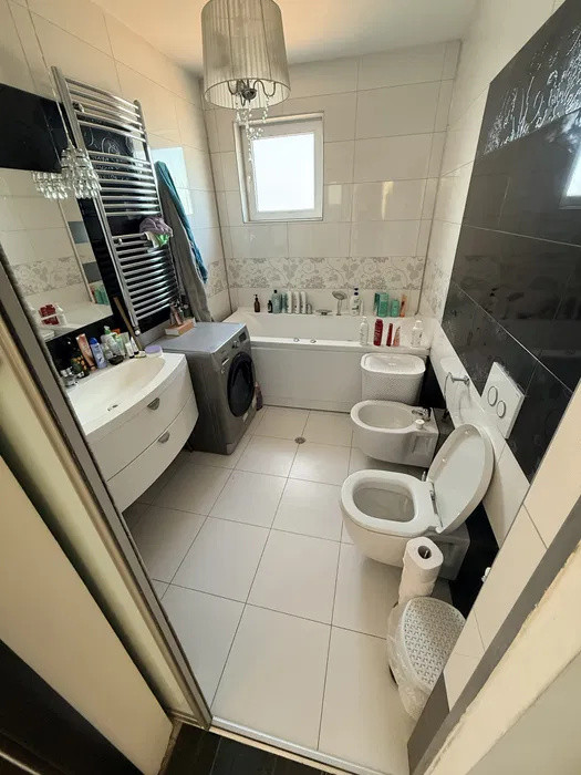 Apartament cu 3 camere, 77 mp, parcare, zona Cetatii