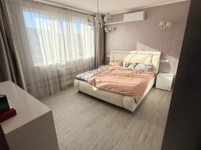 Apartament cu 3 camere, 77 mp, parcare, zona Cetatii