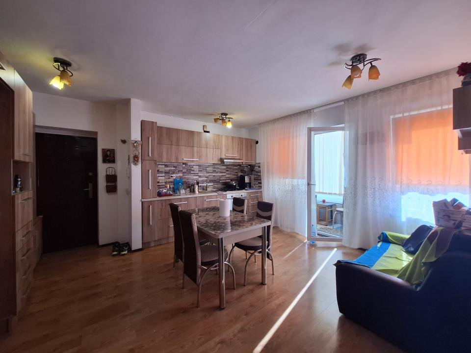 Apartament decomandat, 2 balcoane, zona KIK