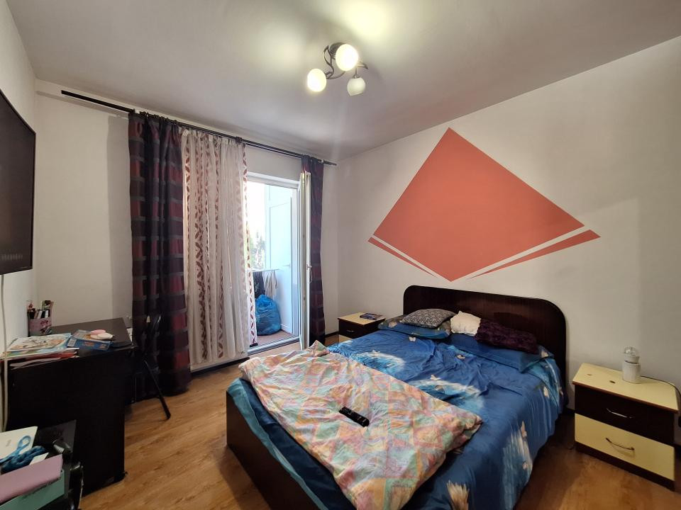 Apartament decomandat, 2 balcoane, zona KIK